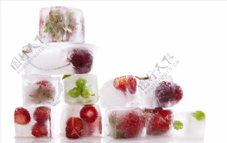 冰块里的水果