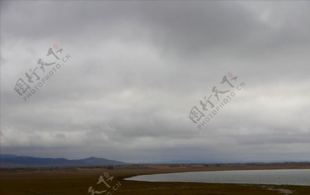 阴天内蒙古湖泊