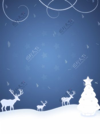 纯原创卡通风格雪地上的圣诞树麋鹿蓝色背景