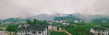 稻田山坡蓝天云雾