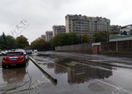 雨天的城市街道