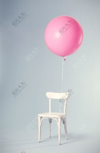 椅子和气球