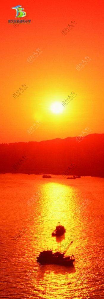 红色夕阳背景