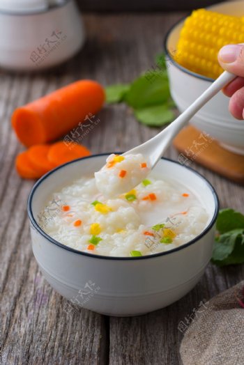 传统胡萝卜玉米粥