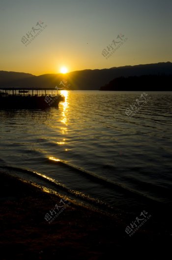 抚仙湖的日出