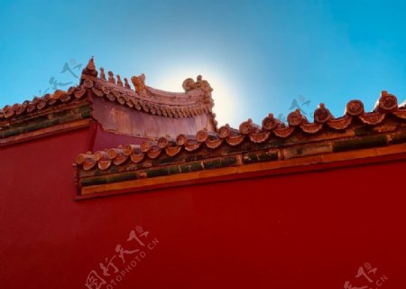 红色寺庙院墙