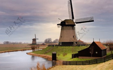 荷兰风车唯美清新风景
