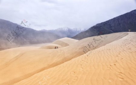 沙漠沙漠沿途风景藏区沙漠