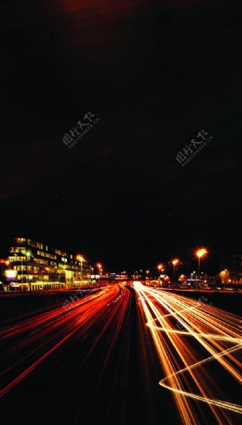 夜晚霓虹发光线条街道路灯