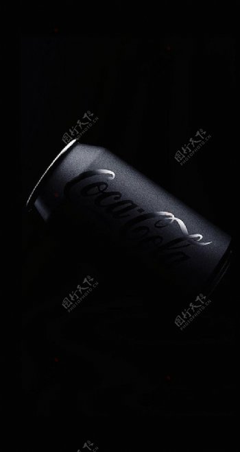 黑色可乐罐子