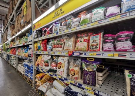 超市里的进口大米