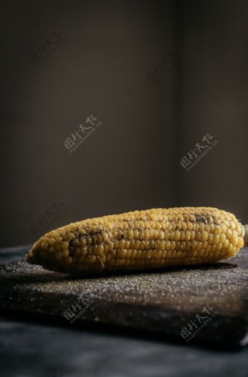 烤老玉米
