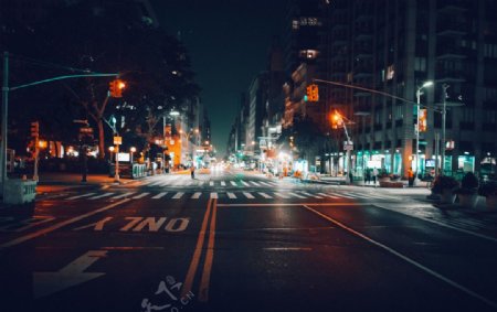城市道路夜景