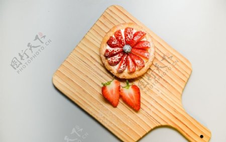 砧板上的草莓