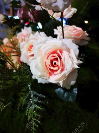 白玫瑰假花