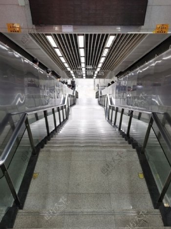 深圳地铁楼梯