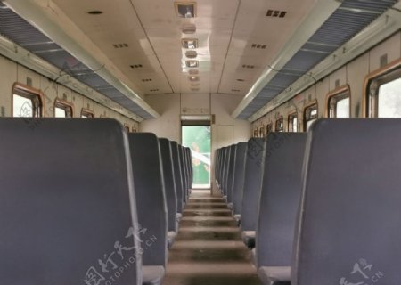 绿皮火车内部空间座椅