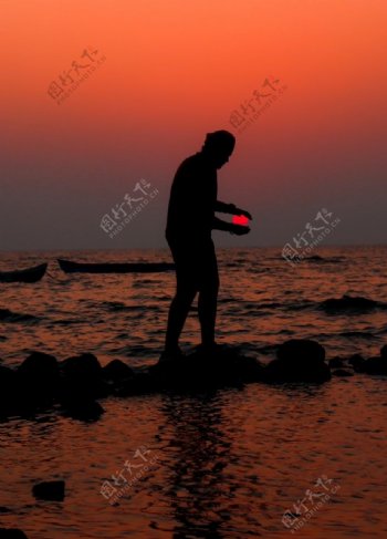 海边创意日落人物文艺背景素材