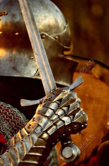 中世纪古董盔甲长剑背景素材