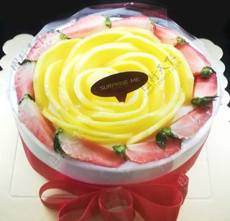 玫瑰花草莓蛋糕