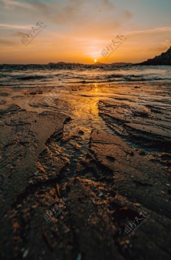 夕阳海岸图片