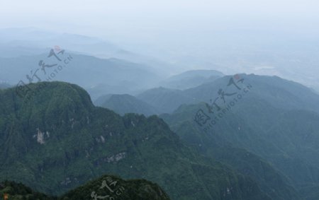 群山森林云雾风景背景图片