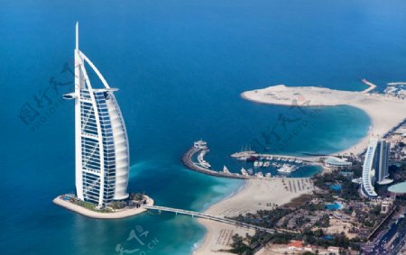 海边迪拜旅游背景海报素材图片