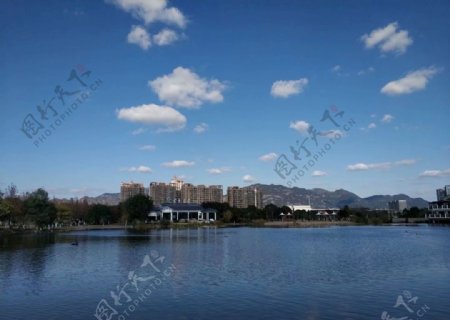 湖泊水面风景图图片