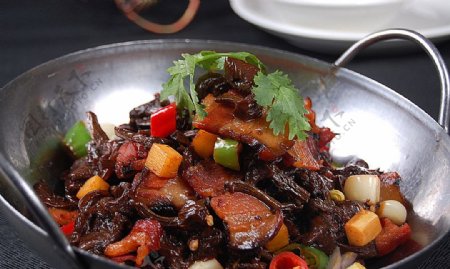 北京菜干锅野山菌炒腊肉图片