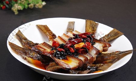 北京菜乡里腊鱼尾蒸腊肉图片