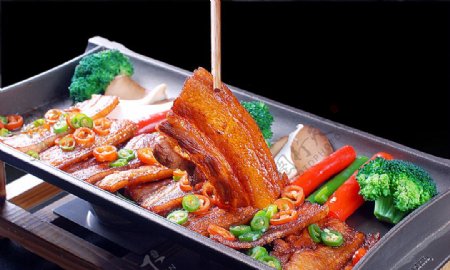 新疆菜碳烤野猪肉图片