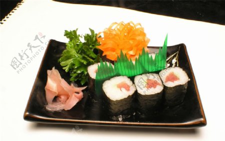 金枪鱼寿司卷图片